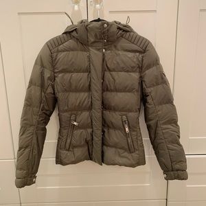 Prada puffer jacket size 40. Like new
